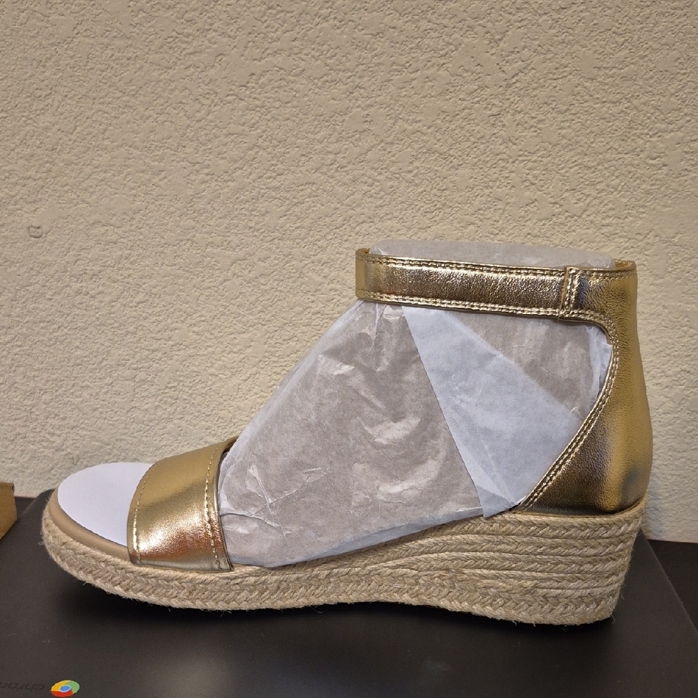 Abeo Gold Wedge Sandals